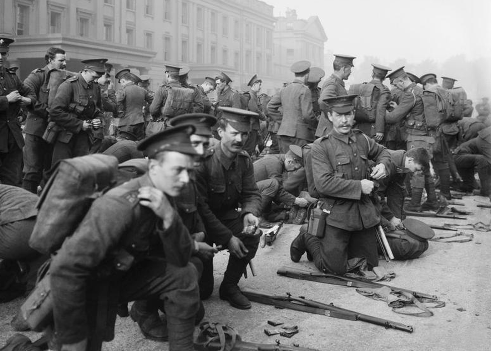 Объявить войну и мобилизацию. Армия Великобритании 1914 год.